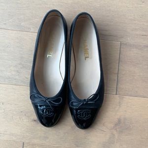CHANEL Black Quilted Leather Cap-Toe Ballet Flats